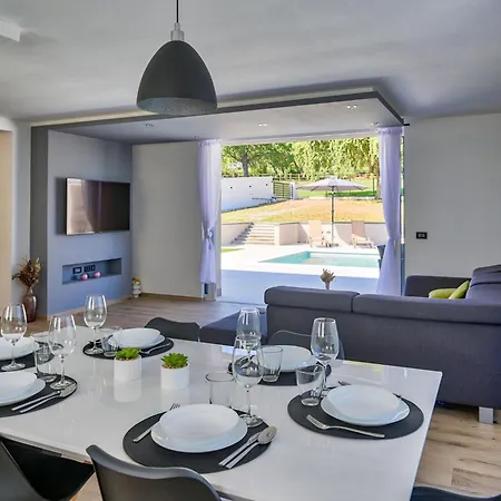 Montevernal By Interhome * Pula