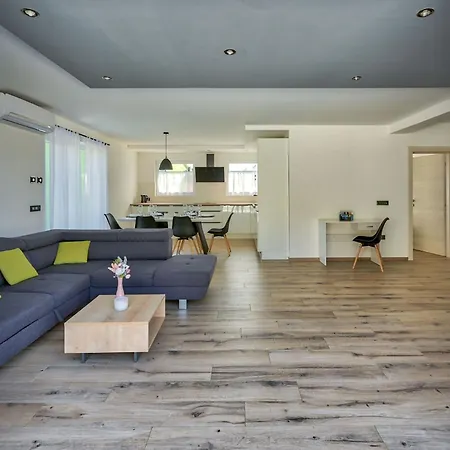 Montevernal By Interhome Vila *