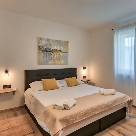 Vila Montevernal By Interhome Pula