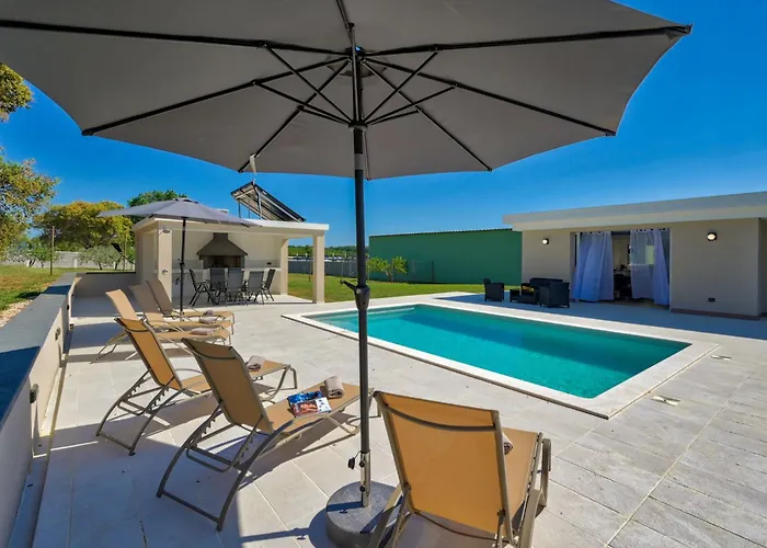 Montevernal By Interhome Pula