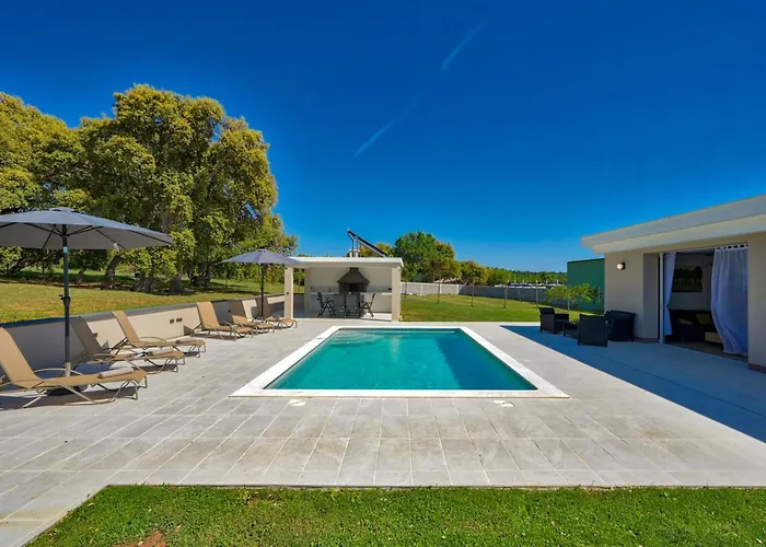 Montevernal By Interhome Pula