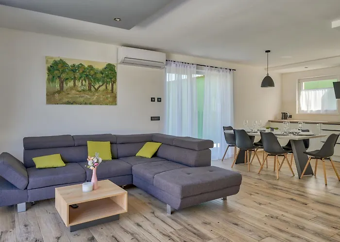 Montevernal By Interhome Pula
